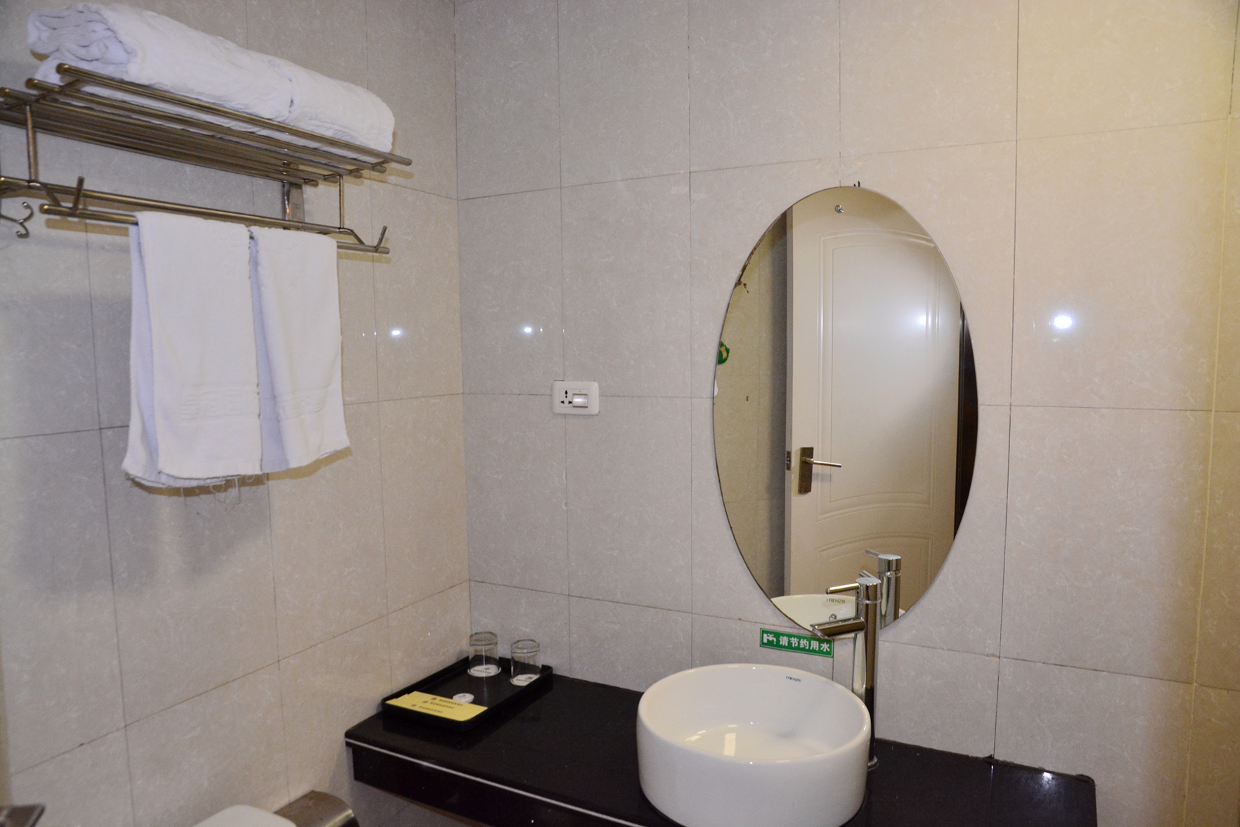 Crowne International Business Hotel 3*