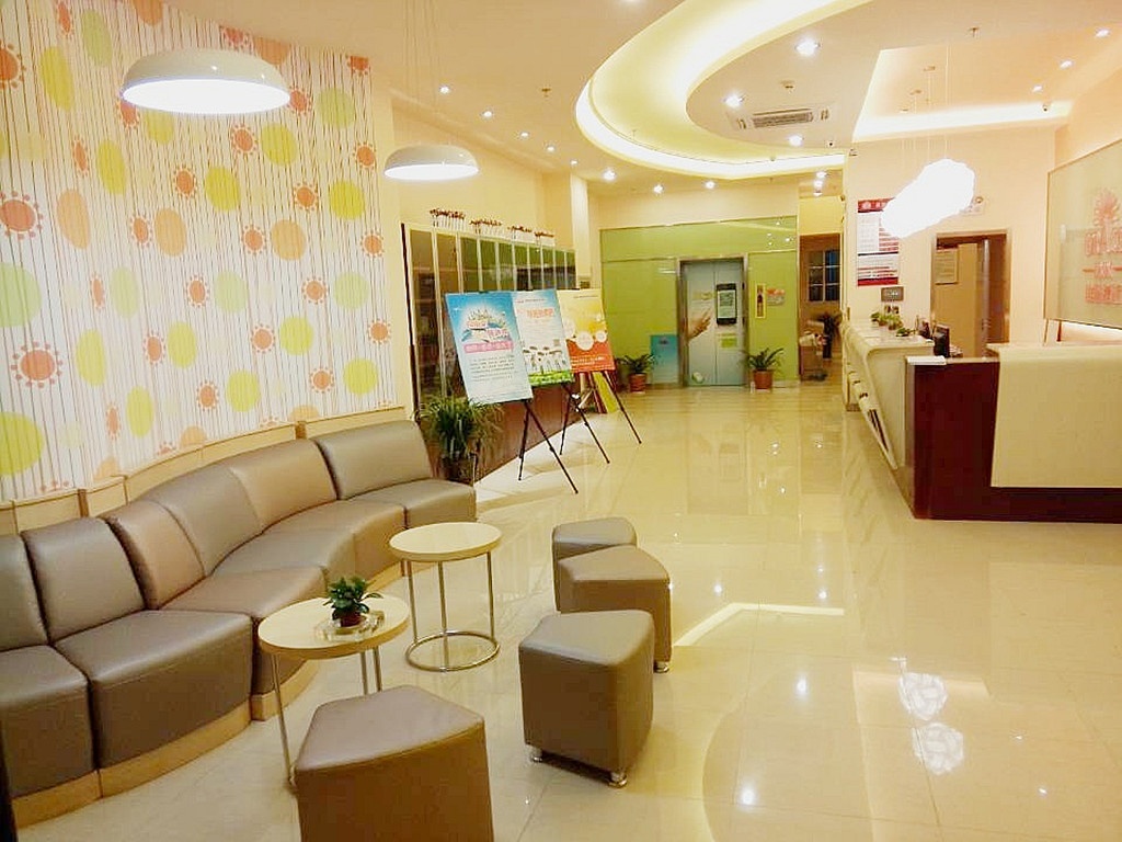 Home Inn Tongbai Yun Hotel (Nantong Youth Middle Road Sports Park) 3*