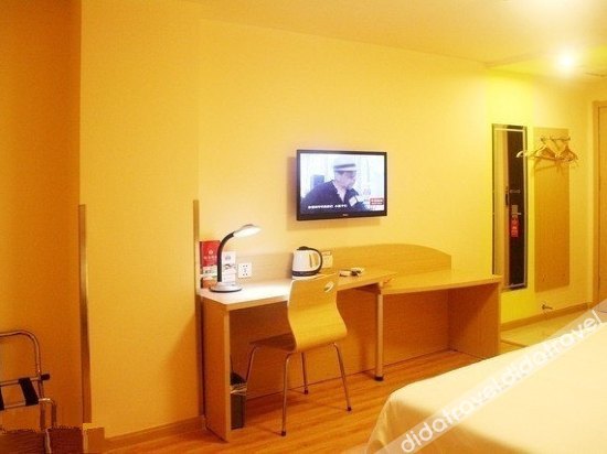 Home Inn Tongbai Yun Hotel (Nantong Youth Middle Road Sports Park) 3*