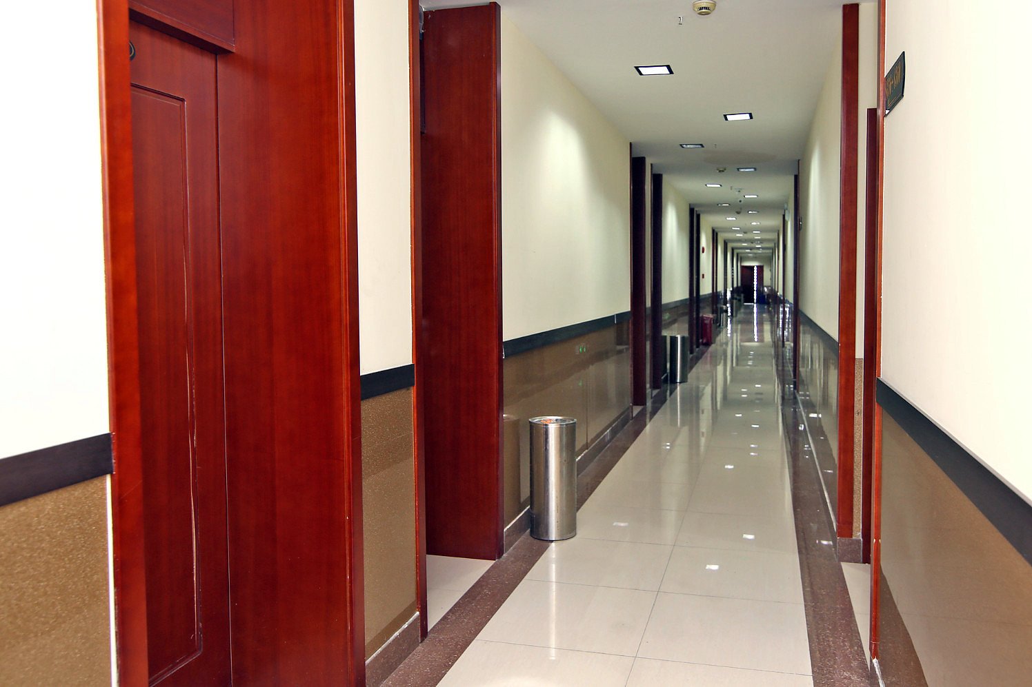 Baiyou Business Hostel 2*
