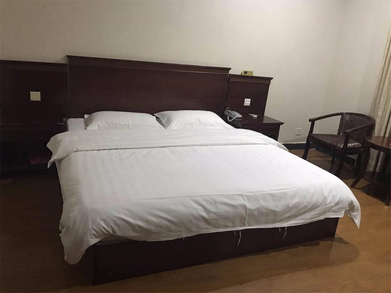 Baiyou Business Hostel 2*