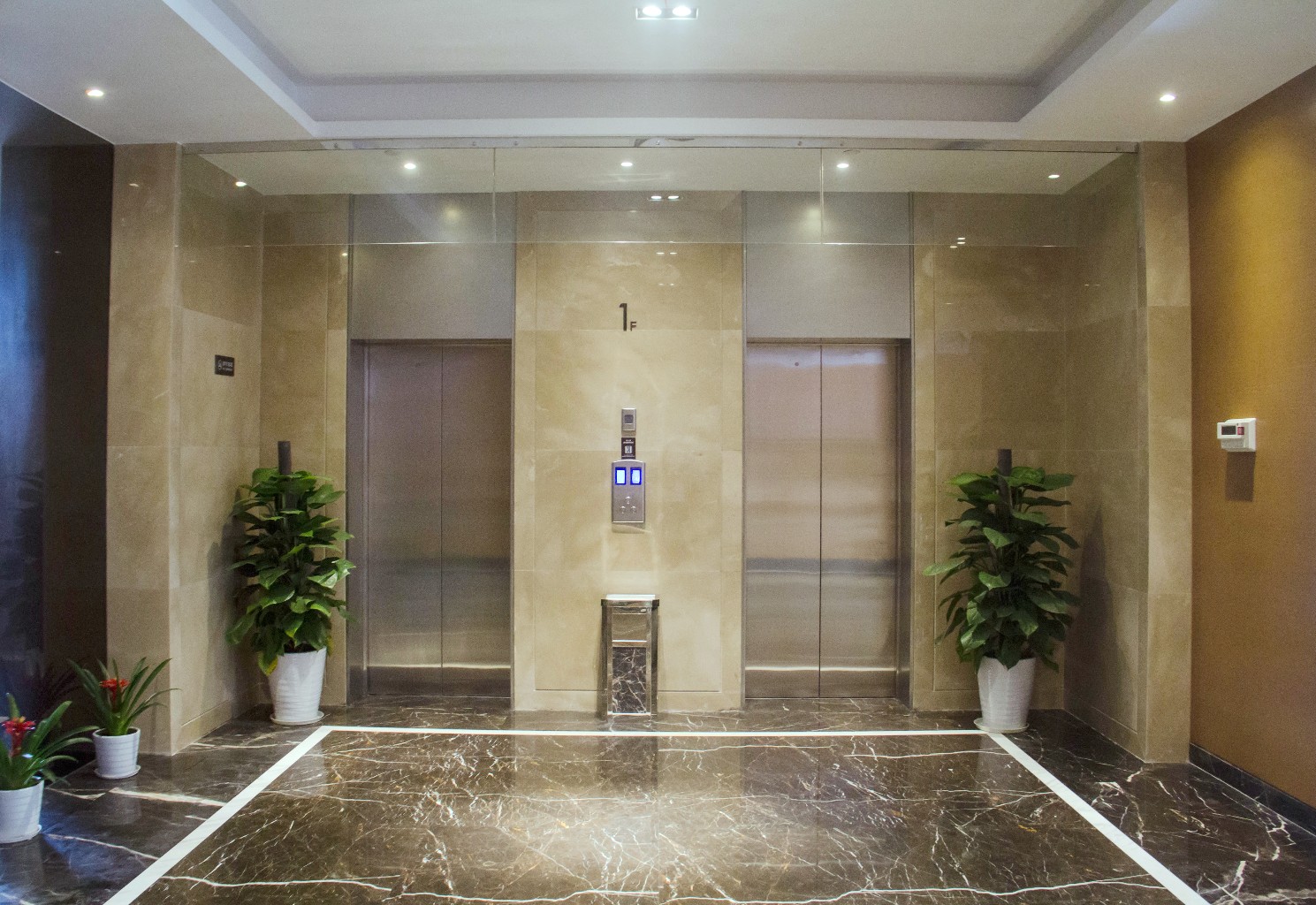 Four Seasons Qingteng Hotel (Ningbo Railway Station Engineering College Cuibai) 3*