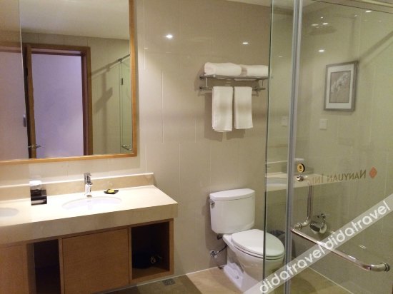 Four Seasons Qingteng Hotel (Ningbo Railway Station Engineering College Cuibai) 3*
