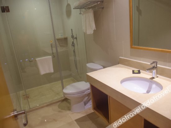 Four Seasons Qingteng Hotel (Ningbo Railway Station Engineering College Cuibai) 3*