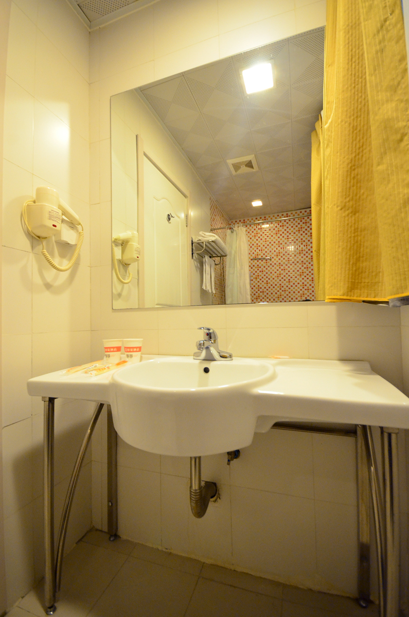 Homeinn Pebble Hotel (Hankou Railway Station Lingjiao Lake Wanda Plaza) 2*