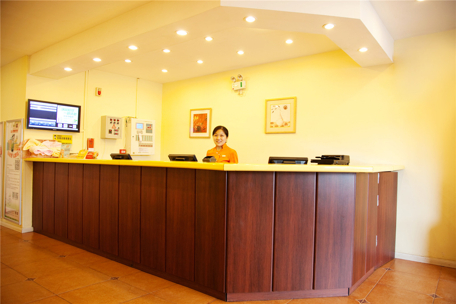 Homeinn Pebble Hotel (Hankou Railway Station Lingjiao Lake Wanda Plaza) 2*