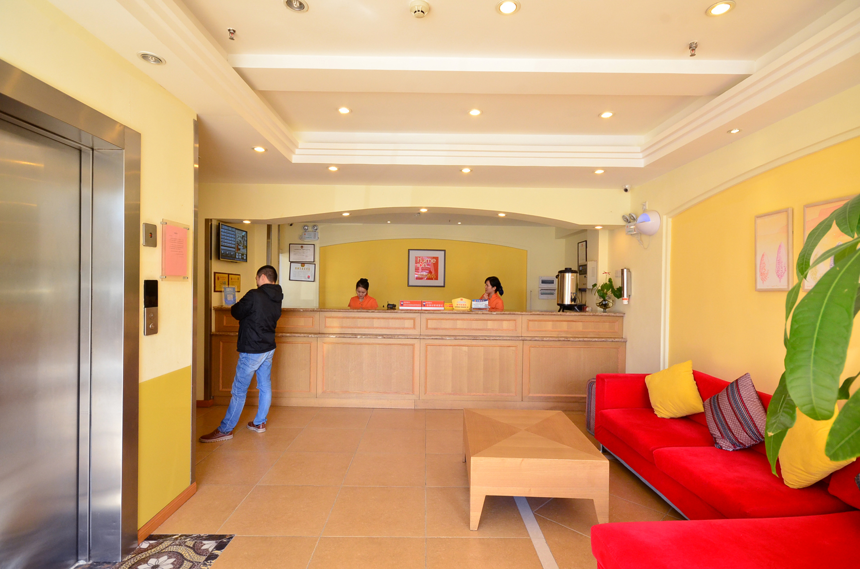 Homeinn Pebble Hotel (Hankou Railway Station Lingjiao Lake Wanda Plaza) 2*