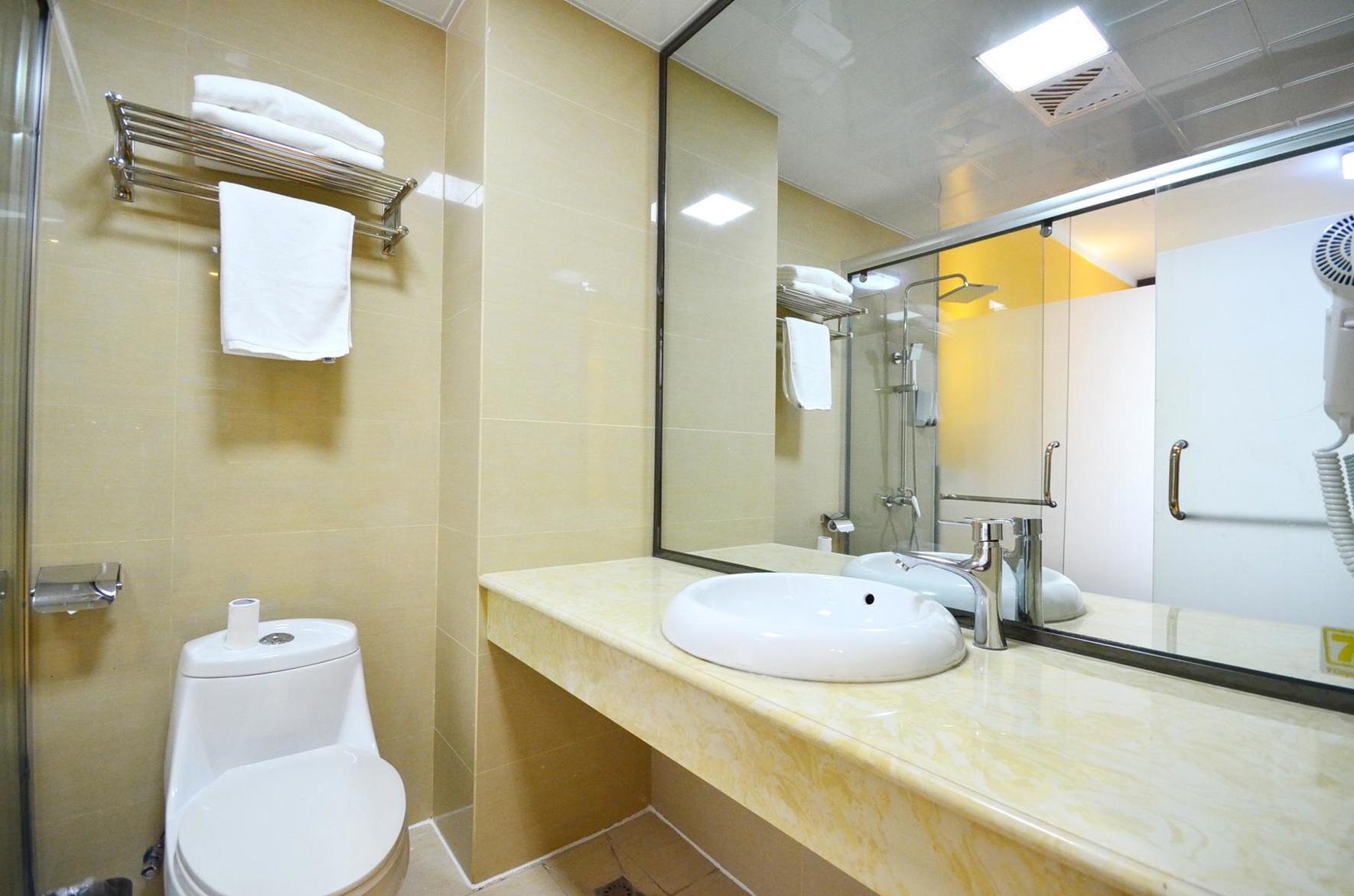 Borrman Hotel (Wuhan Yangluo subwaystation deepwater port store) 2*