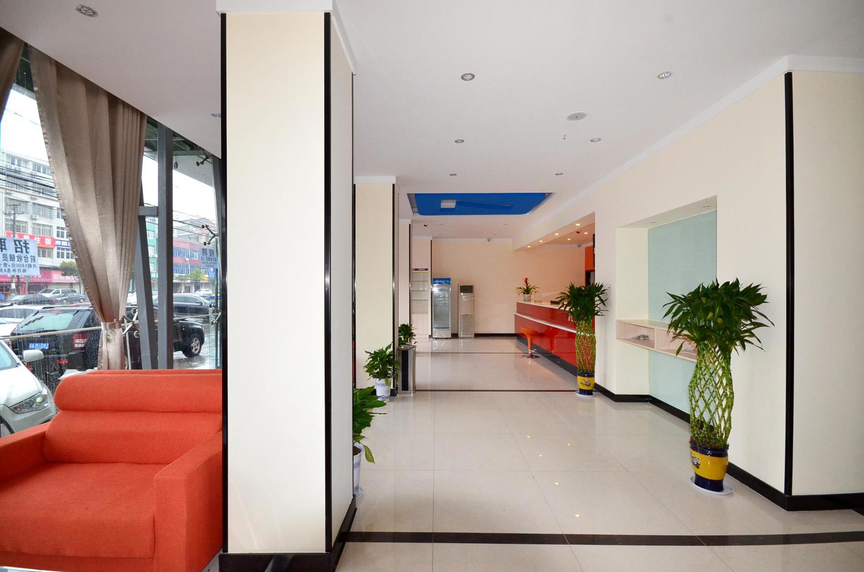 Borrman Hotel (Wuhan Yangluo subwaystation deepwater port store) 2*