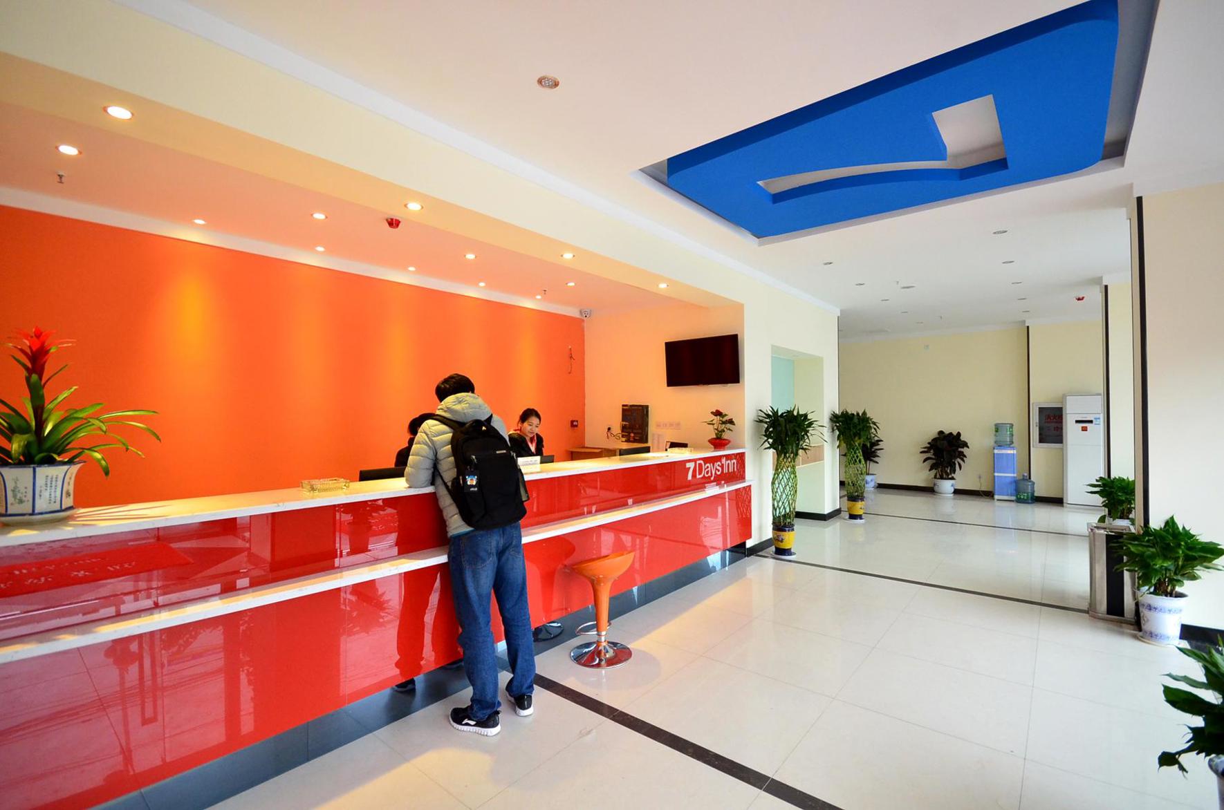 Borrman Hotel (Wuhan Yangluo subwaystation deepwater port store) 2*