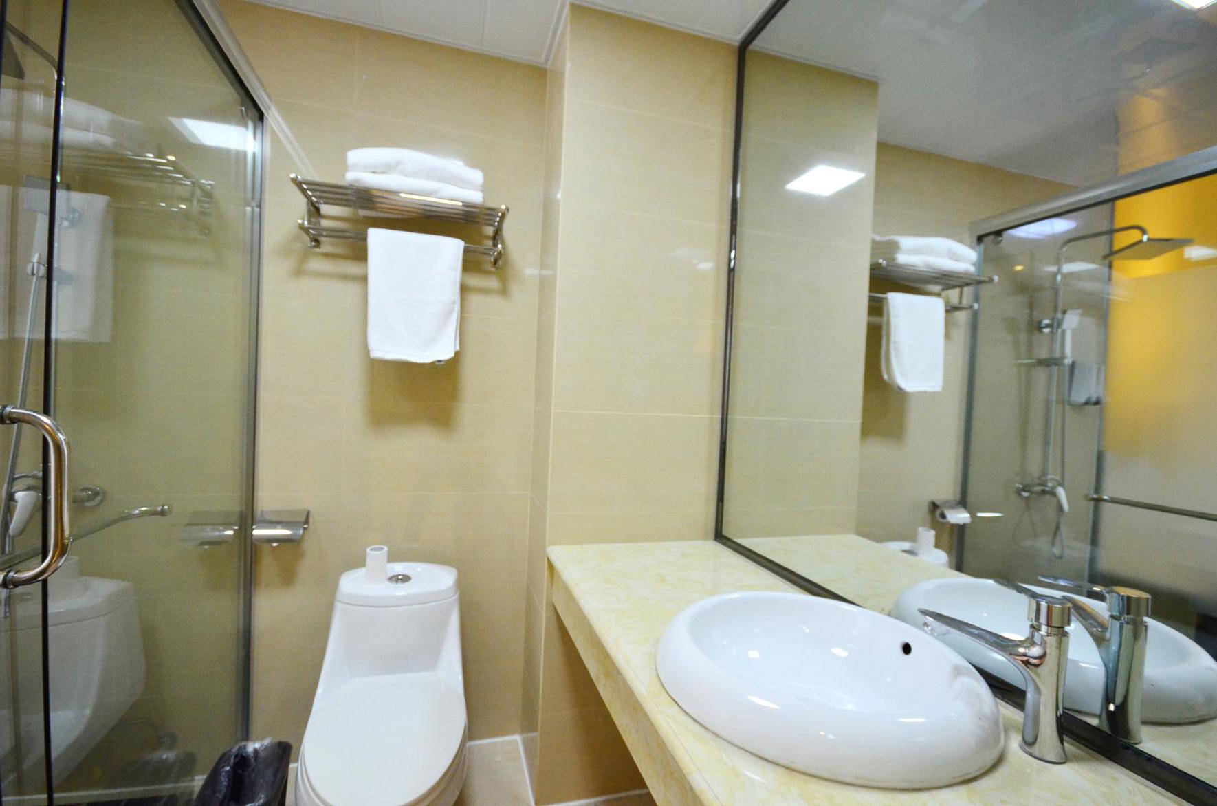 Borrman Hotel (Wuhan Yangluo subwaystation deepwater port store) 2*