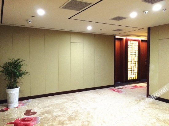 Guan Jiang Nan Hotel 3*