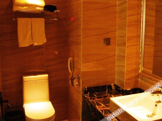 Huquan Bund Hotel 3*