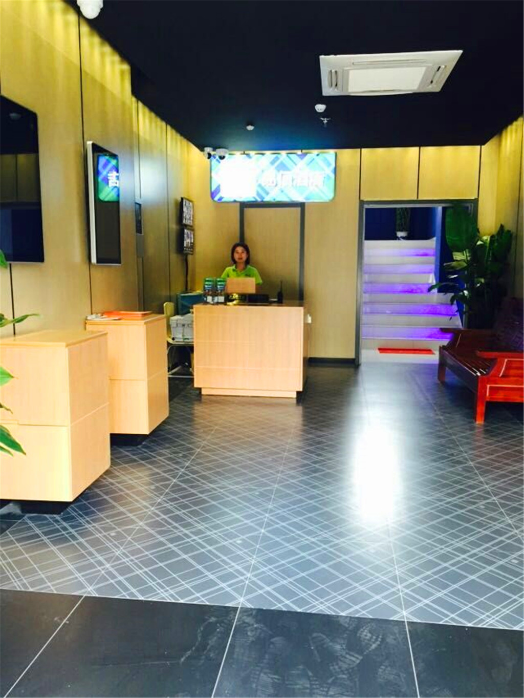 100 Inn Liangpin Hotel (Jiuting Street) 2*