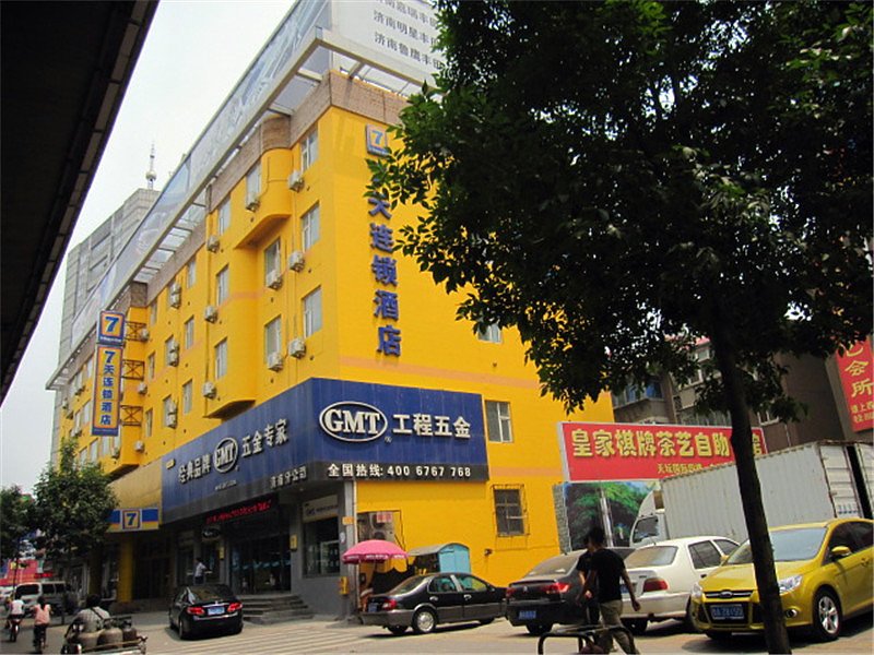 7 Days Premium Hotel (Jinan Daming Lake) 2*