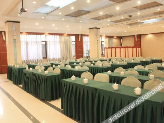 Chengdu Rongcheng Hotel (Tianfu Square Subway Station, Chunxi Road) 3*