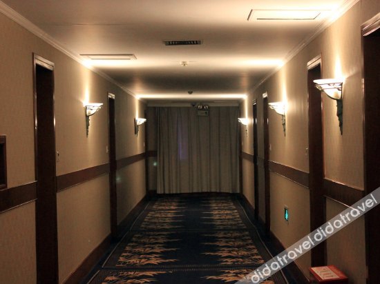 Chengdu Rongcheng Hotel (Tianfu Square Subway Station, Chunxi Road) 3*