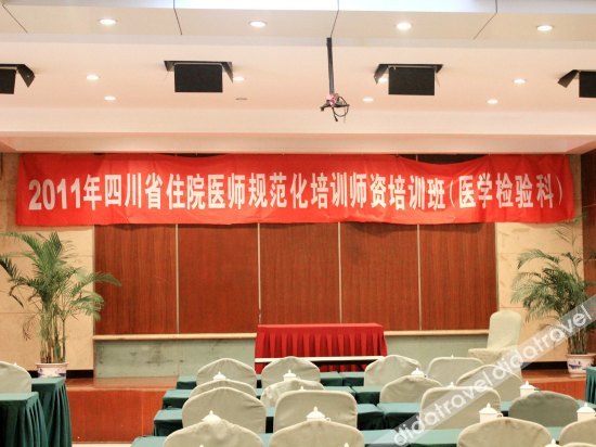Chengdu Rongcheng Hotel (Tianfu Square Subway Station, Chunxi Road) 3*
