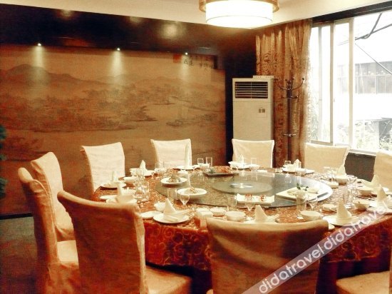 Chengdu Rongcheng Hotel (Tianfu Square Subway Station, Chunxi Road) 3*