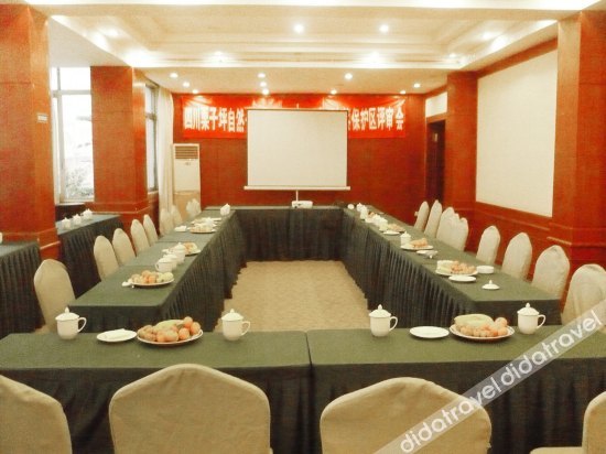 Chengdu Rongcheng Hotel (Tianfu Square Subway Station, Chunxi Road) 3*