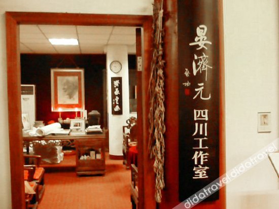 Chengdu Rongcheng Hotel (Tianfu Square Subway Station, Chunxi Road) 3*