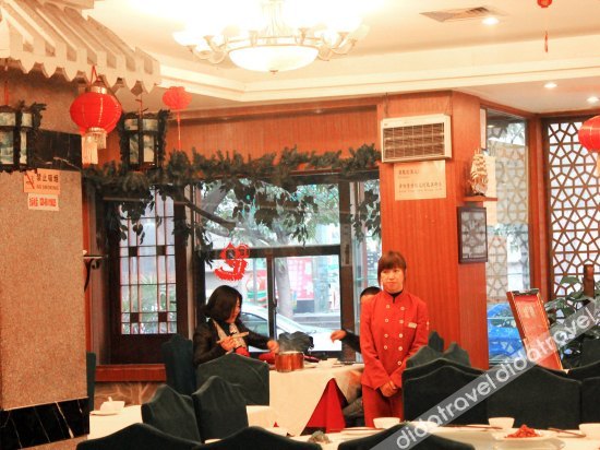 Chengdu Rongcheng Hotel (Tianfu Square Subway Station, Chunxi Road) 3*