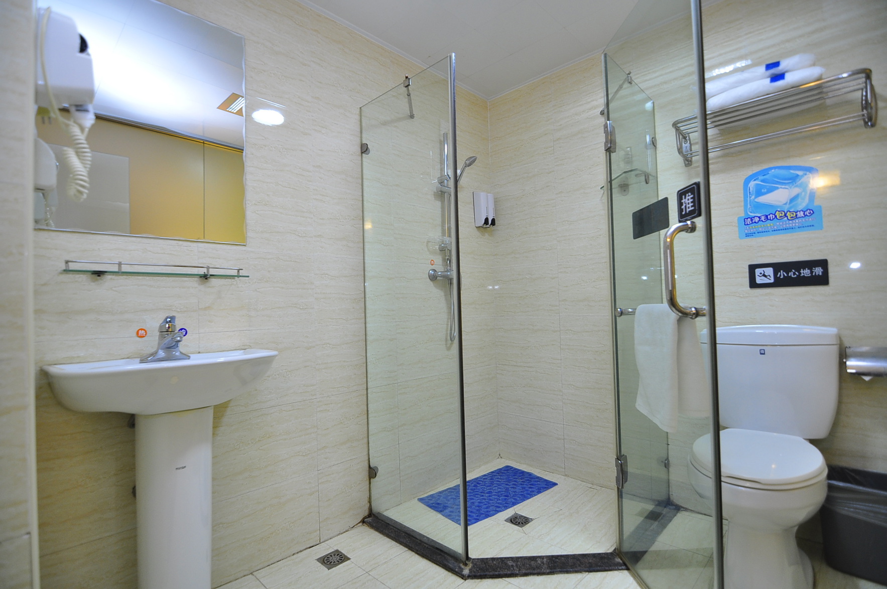 7 Days Premium Hotel (Kunming Vientiane City Dongjiao Road Subway Station) 2*