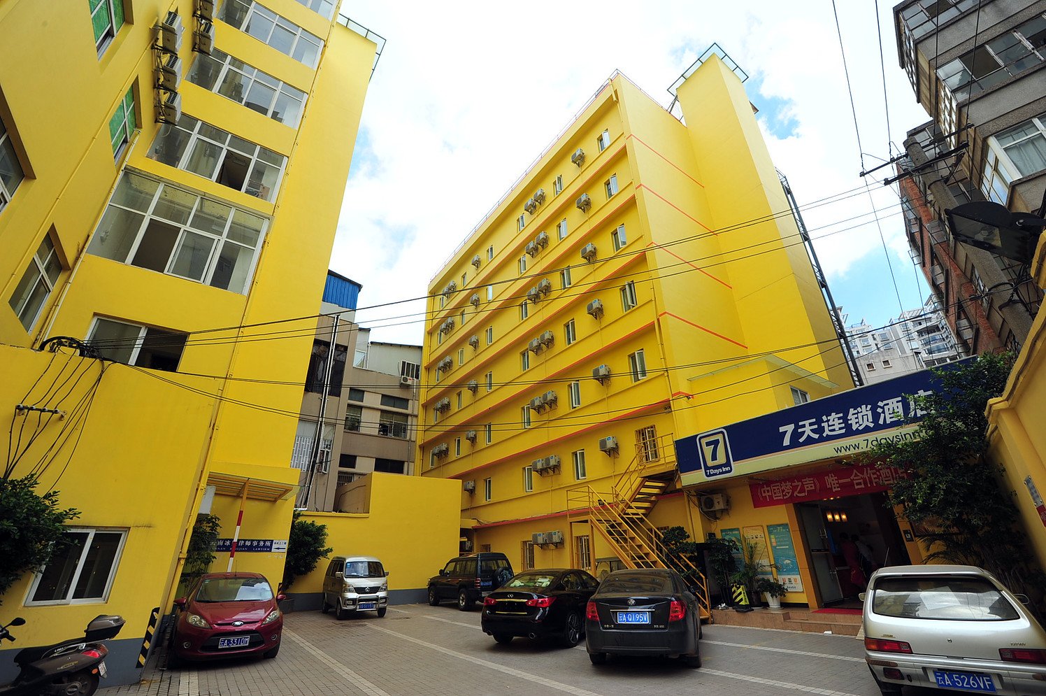 7 Days Premium Hotel (Kunming Vientiane City Dongjiao Road Subway Station) 2*