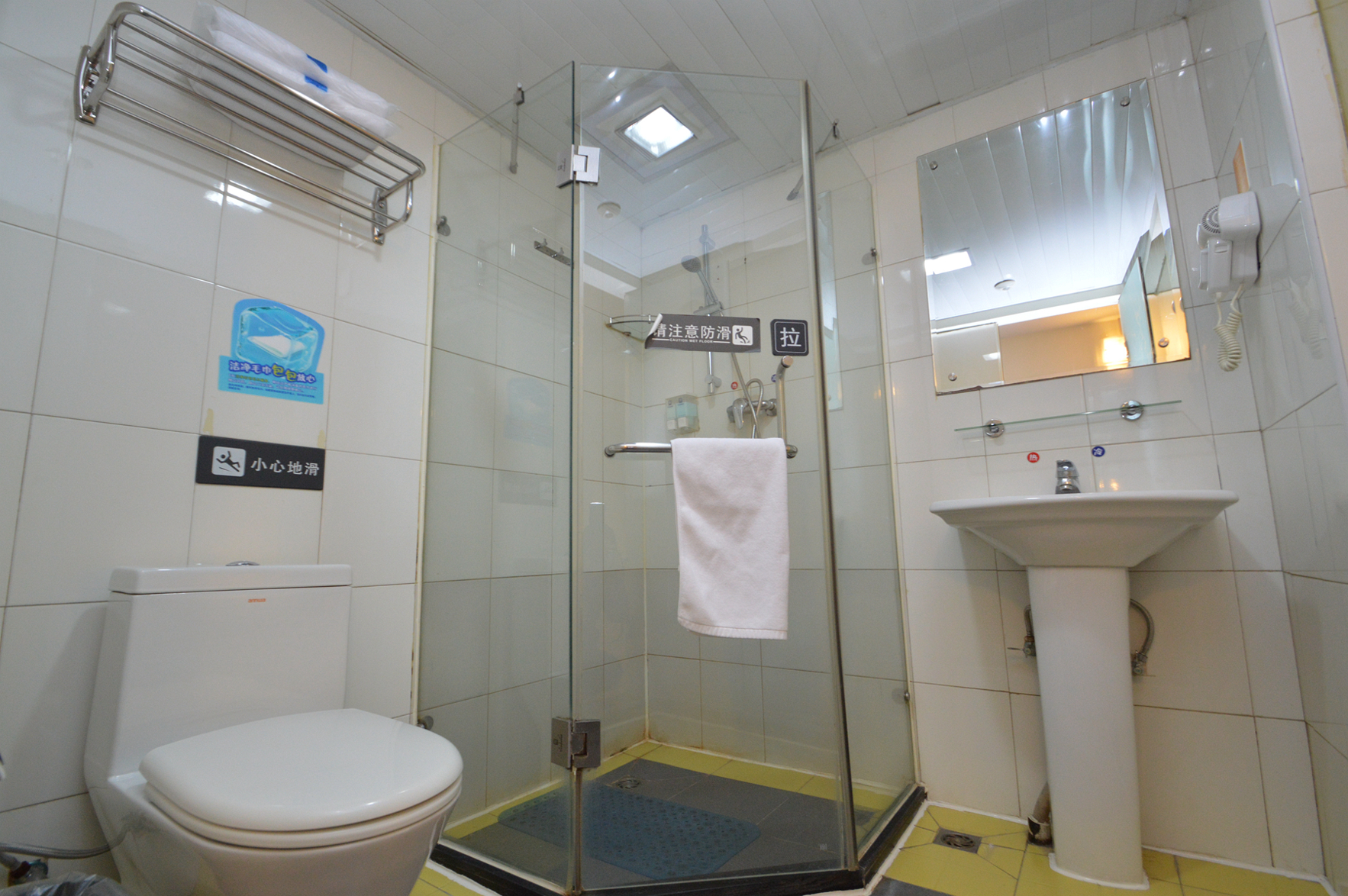 7 Days Inn (Nanjing XuanWwu Lake Hunan Road) 2*