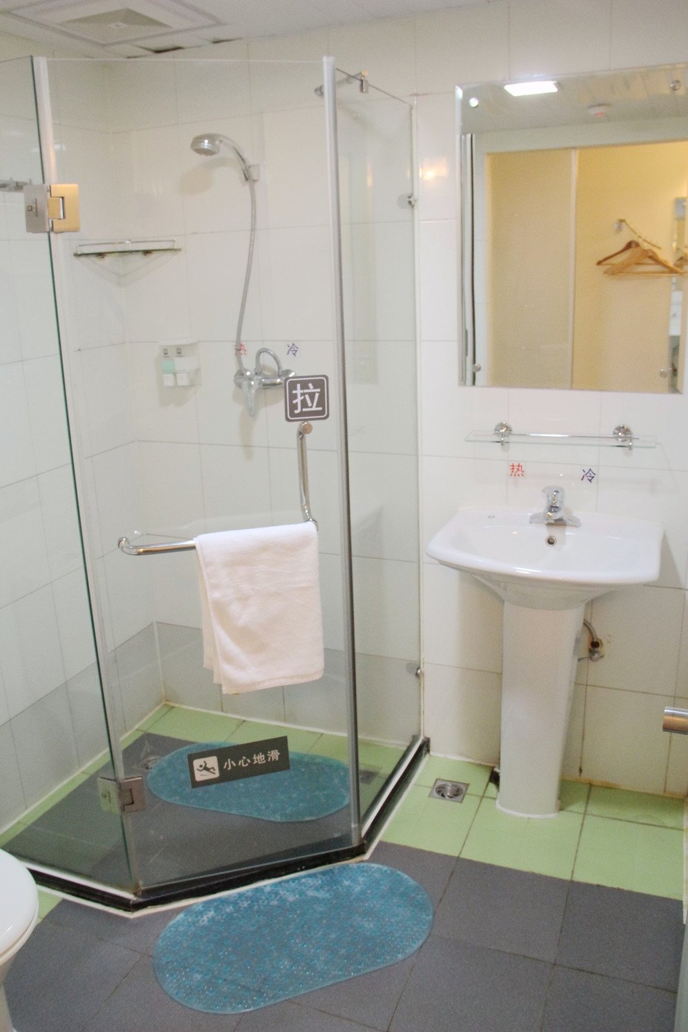 7 Days Inn (Nanjing XuanWwu Lake Hunan Road) 2*