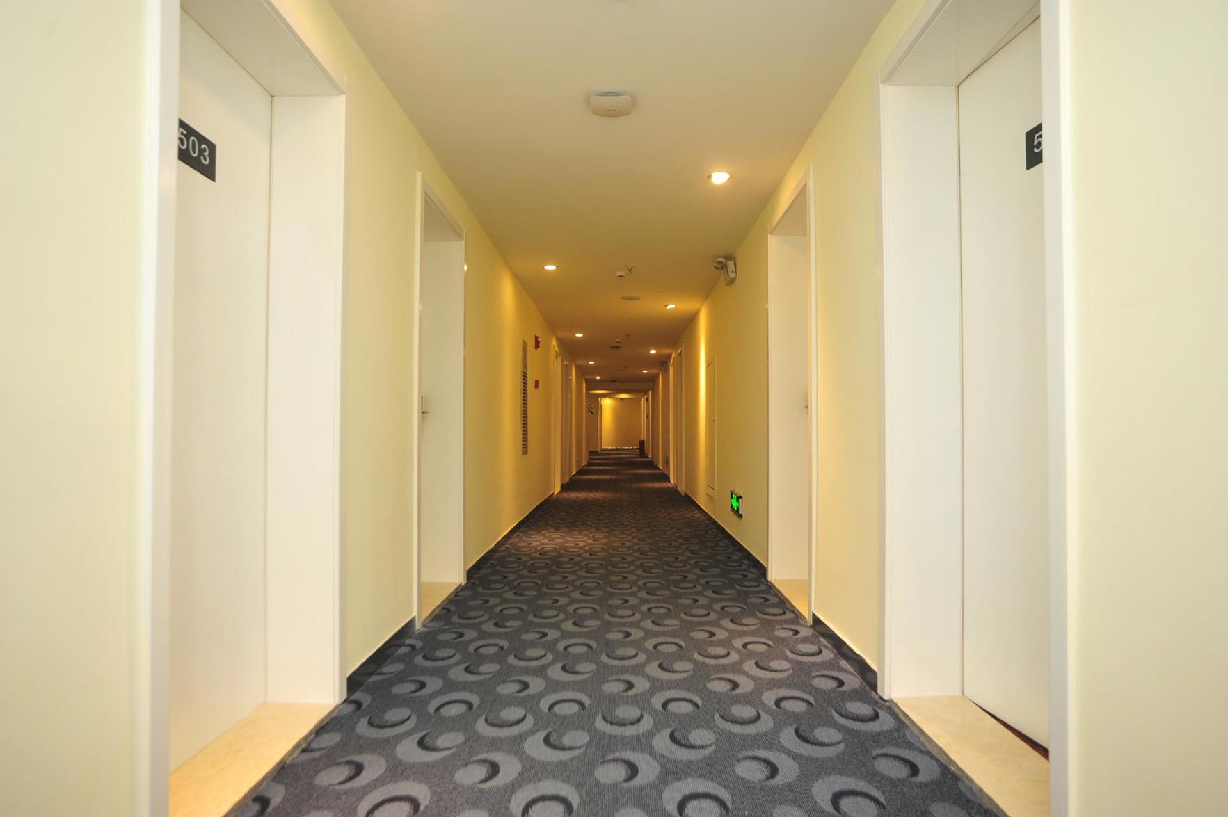 7Days Inn Chain Hotel (Kunming Dongjiawan Telecom Building) 2*