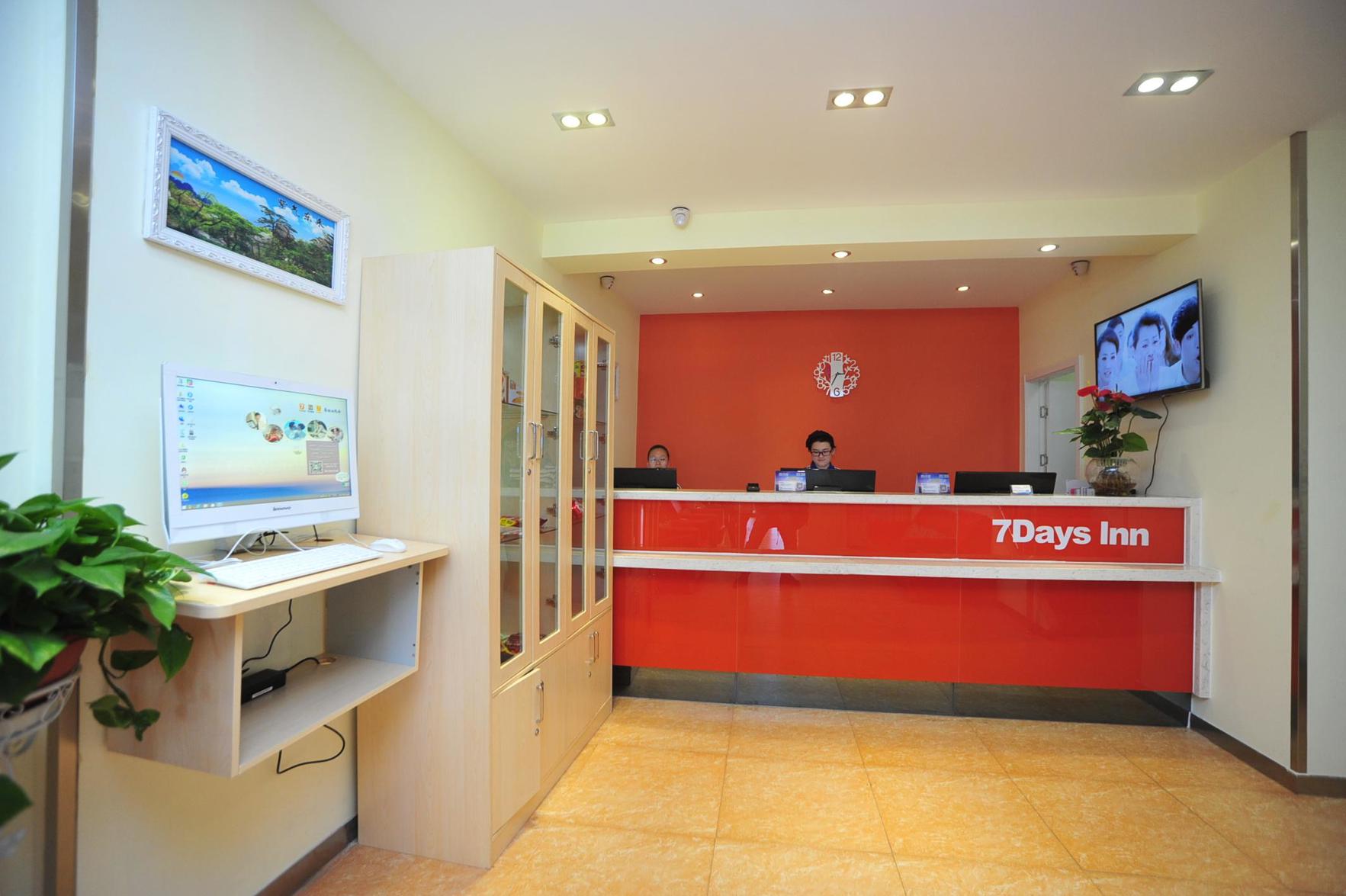 7Days Inn Chain Hotel (Kunming Dongjiawan Telecom Building) 2*
