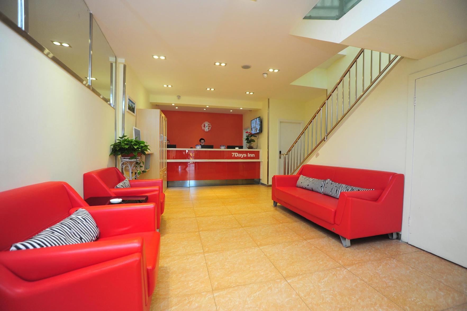 7Days Inn Chain Hotel (Kunming Dongjiawan Telecom Building) 2*