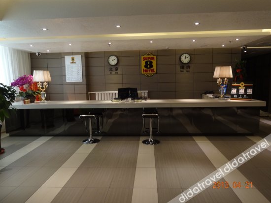 Home Inn Huaxuan Collection Hotel (Pingliang Xinmin Road Railway Station) 2*