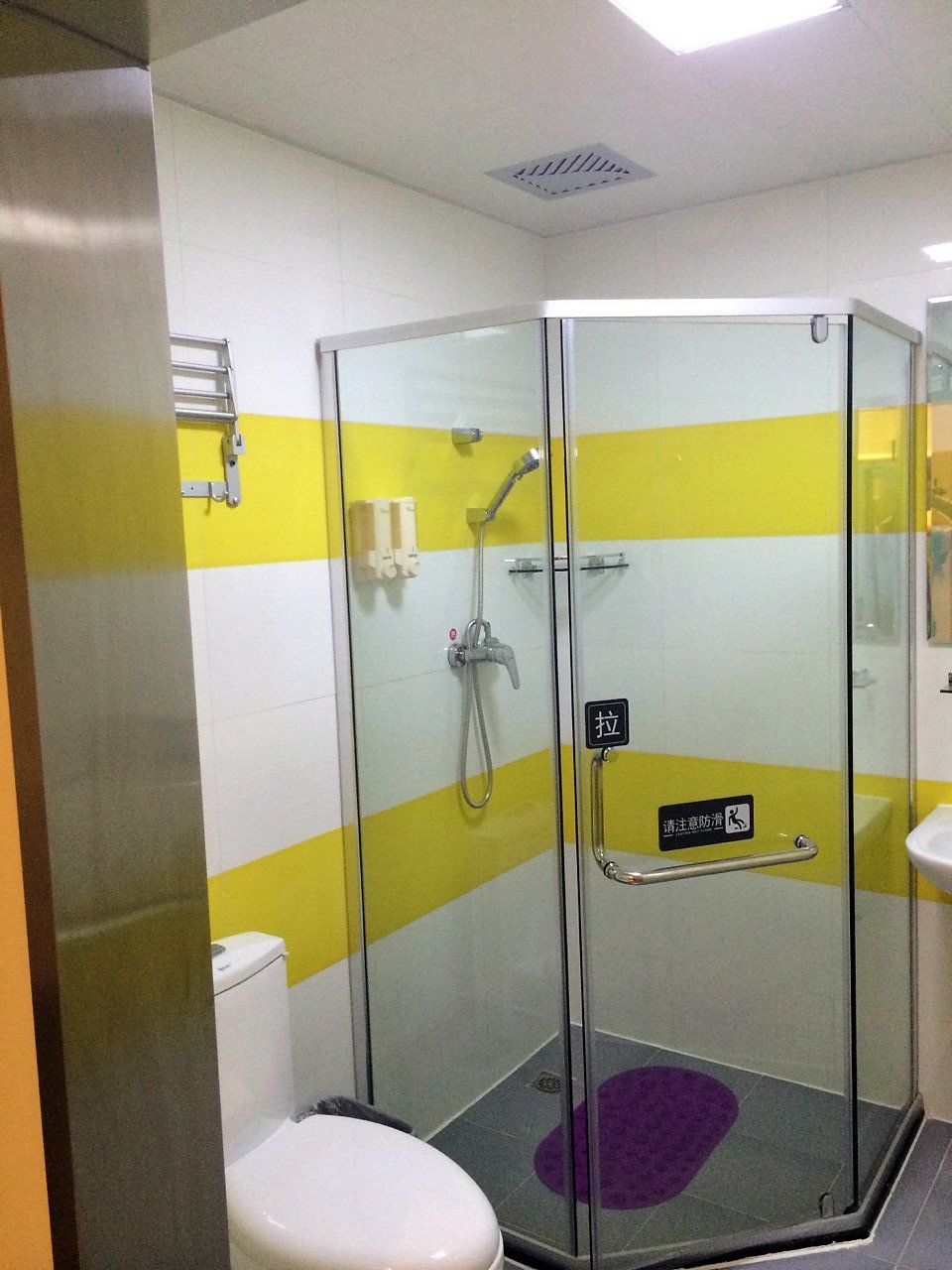 7 Days Premium Hotel (Tianjin Binhai Airport Zhangguizhuang) 2*