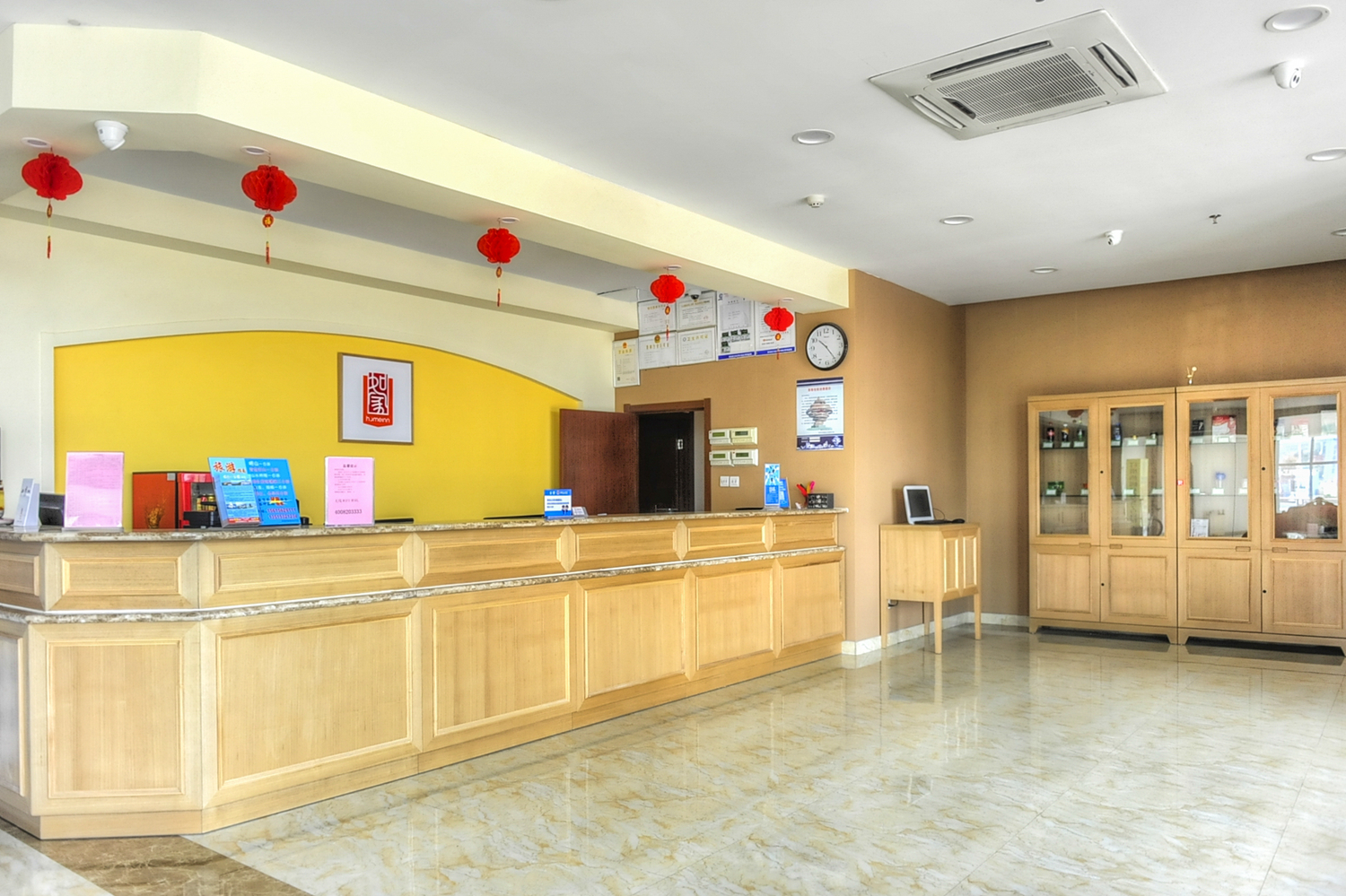 Homeinn Hotel (Qingdao Development Zone Beer Square Jinshatan Changjiang East Road) 2*