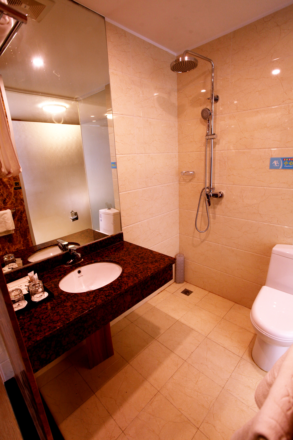 Homeinn Hotel (Qingdao Development Zone Beer Square Jinshatan Changjiang East Road) 2*