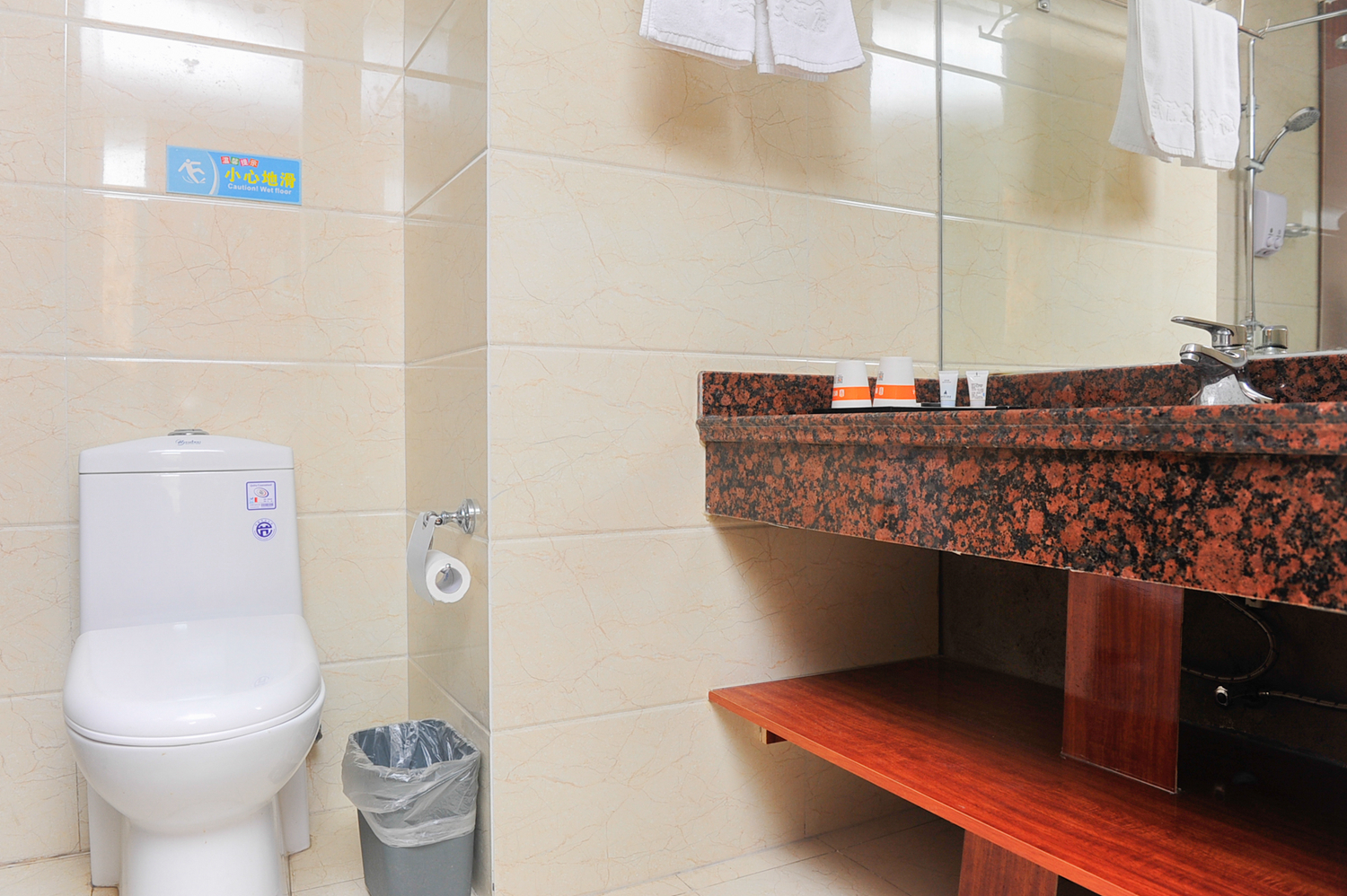 Homeinn Hotel (Qingdao Development Zone Beer Square Jinshatan Changjiang East Road) 2*