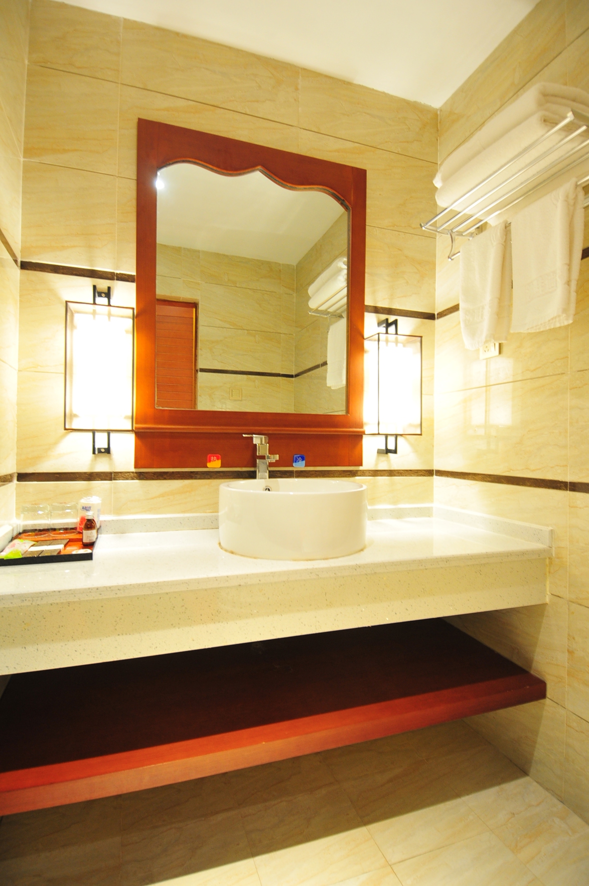 Sawadika Fengqing Hotel 2*