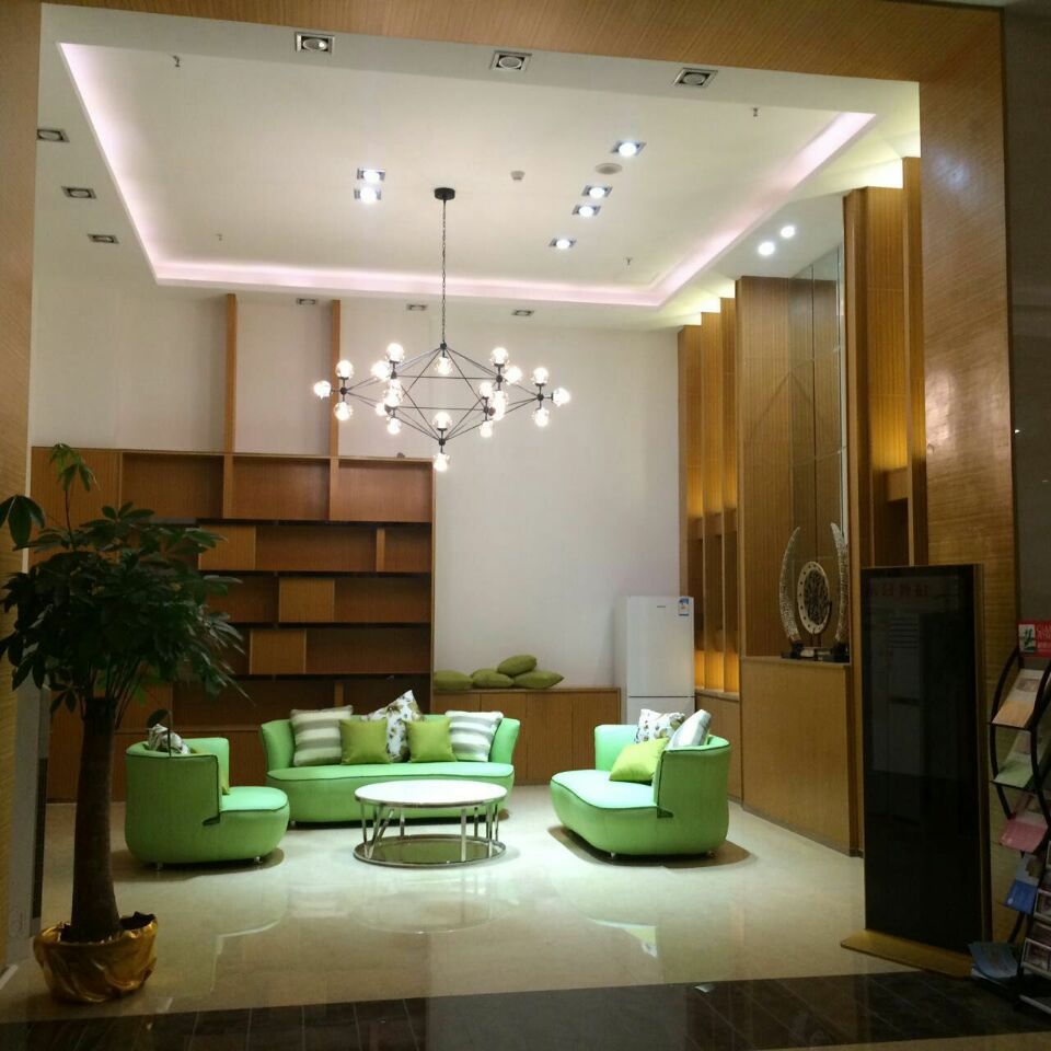 Baolong International Hotel 3*