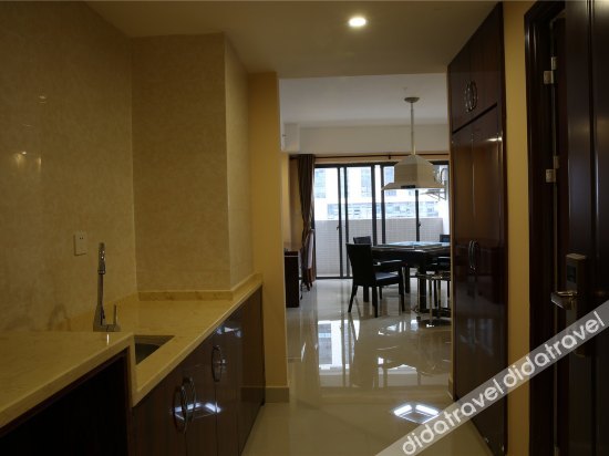 Baolong International Hotel 3*