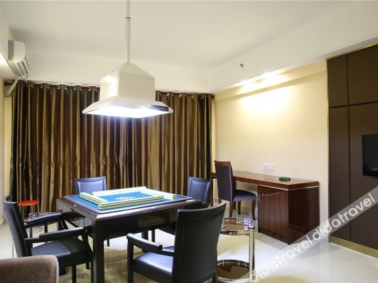 Baolong International Hotel 3*