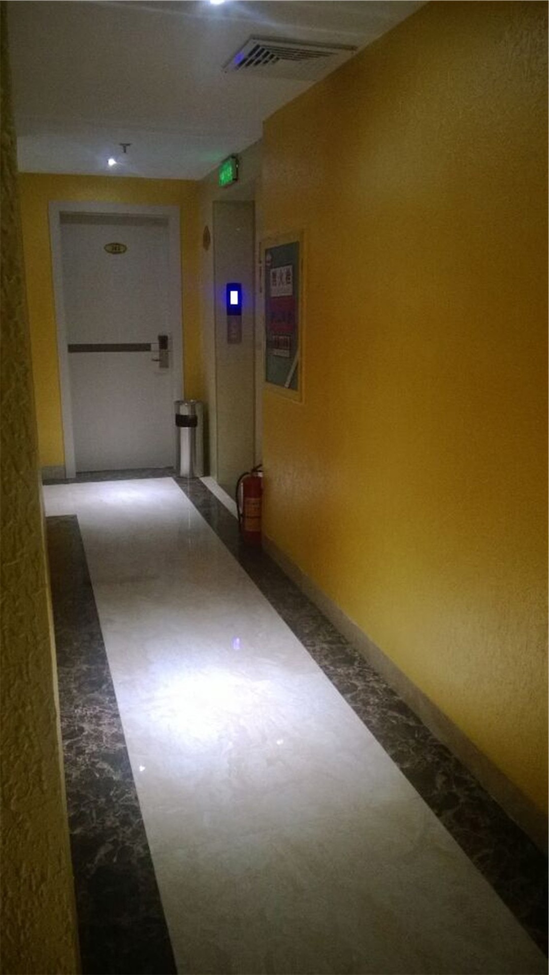 Haile Hotel (Beihai Qiaogang Fengqing Street) 2*