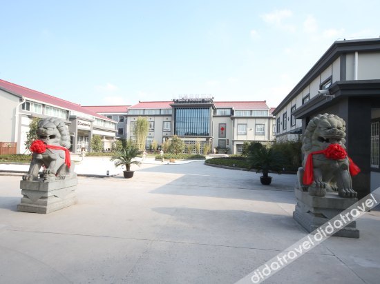 Baolong Yugang Hotel 3*