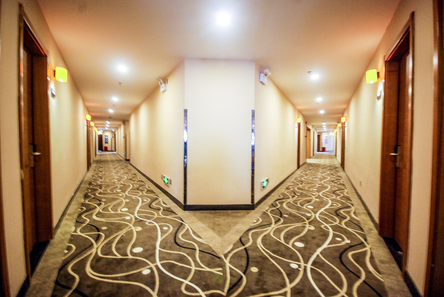 7 Days Premium (Qinhuangdao Railway Station Yingbin Road) 2*