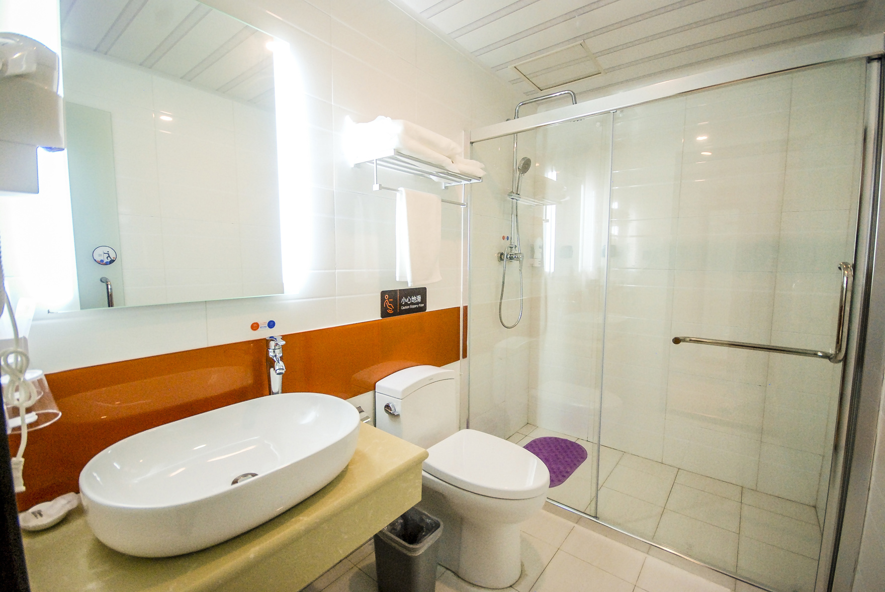 7 Days Premium (Qinhuangdao Railway Station Yingbin Road) 2*