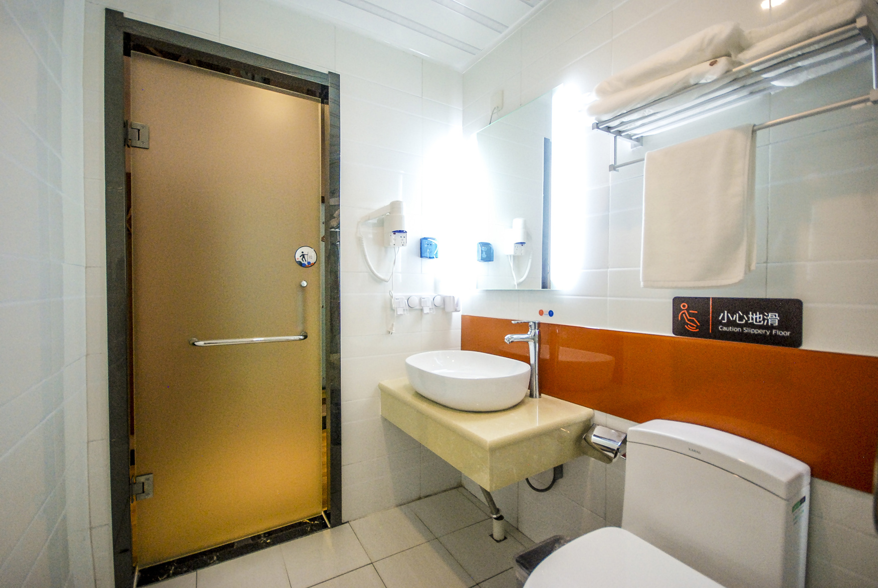 7 Days Premium (Qinhuangdao Railway Station Yingbin Road) 2*