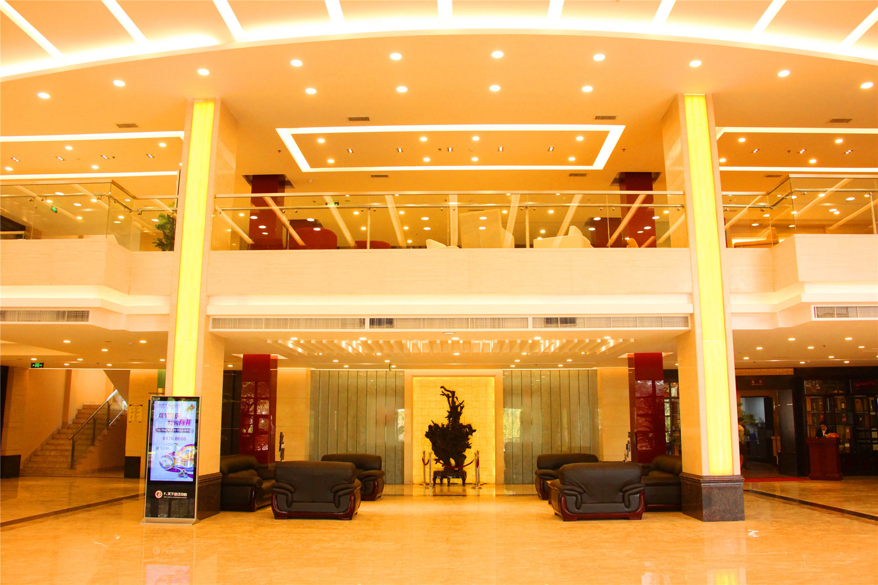 F World Conference Center Hotel (Wuhan Tianhe Airport Julong Avenue Subway Station Branch) 4*