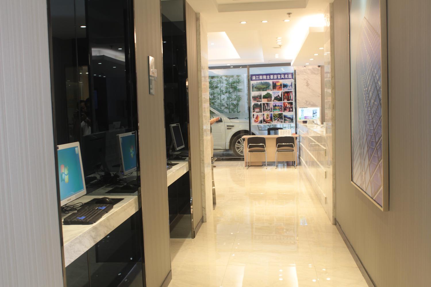 City Comfort Inn Hotel (Guilin Two Rivers And Four Lakes Sun Moon Twin Towers) 2*