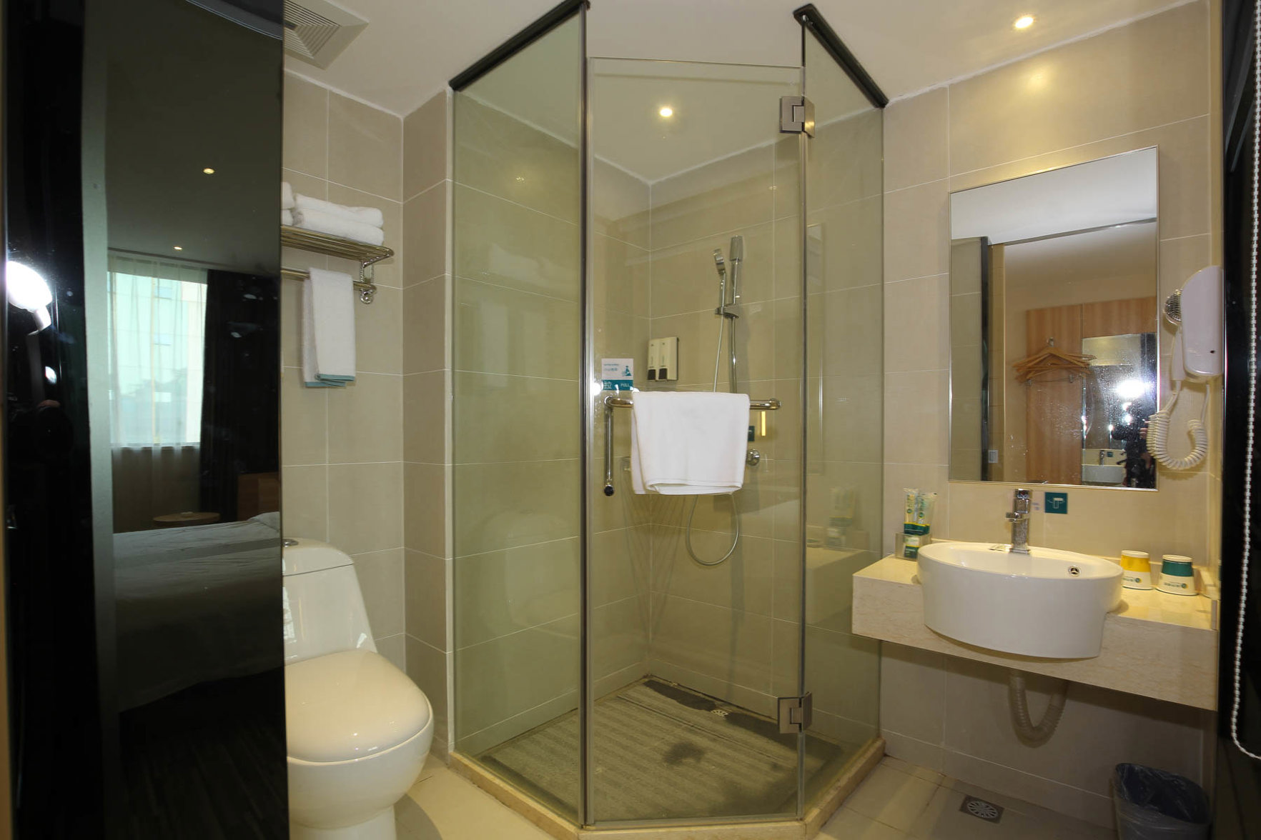 City Comfort Inn Hotel (Guilin Two Rivers And Four Lakes Sun Moon Twin Towers) 2*